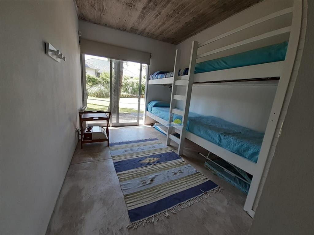 Casa de 3 dormitorios en alquiler temporal en del