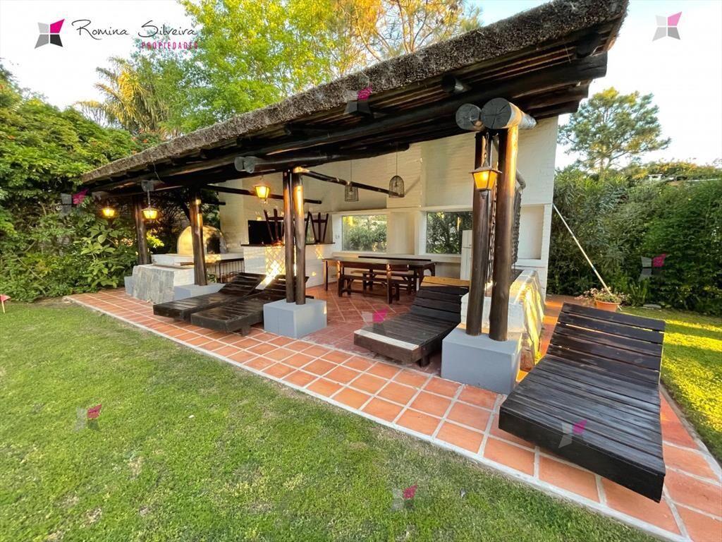 Amplia casa con piscina a 200 metros del mar