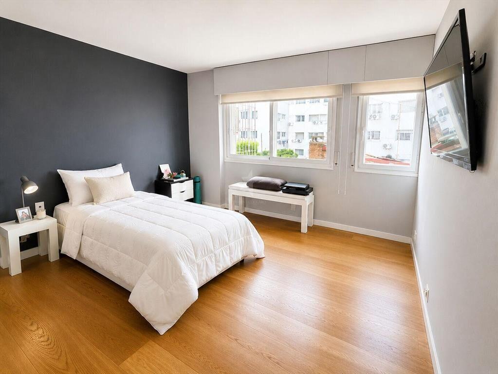 VENTA APTO POCITOS 3 DORM - TERRAZA - GARAJE - SERVICIO