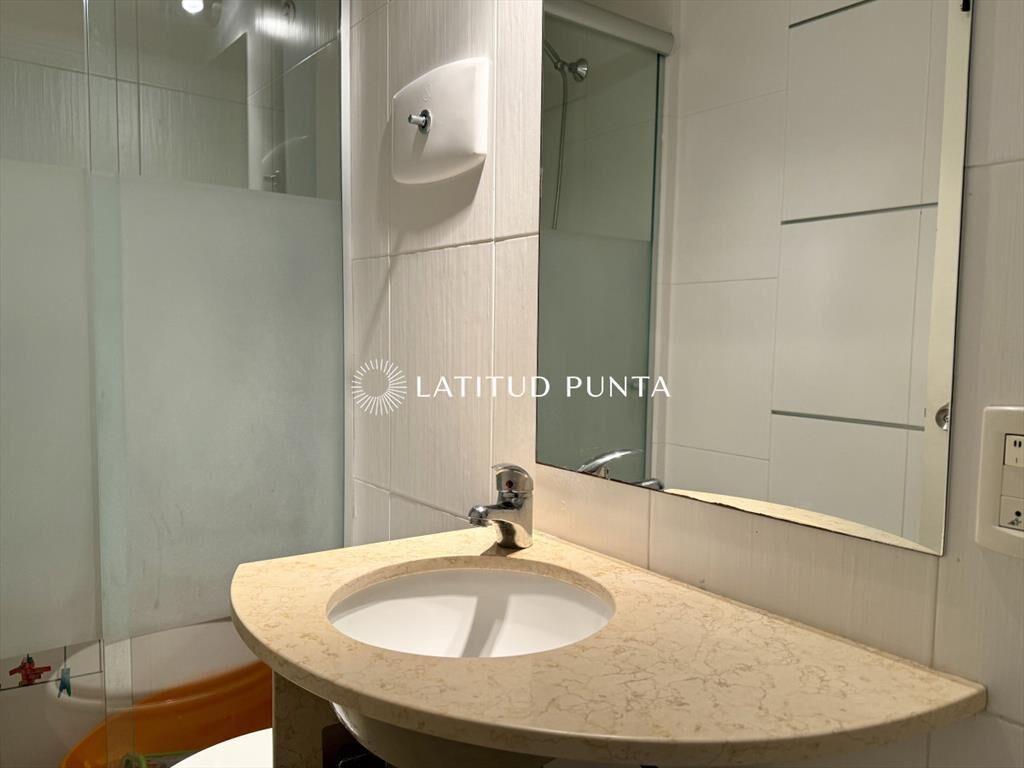 Apartamento en Mansa, 3 dormitorios, parrillero