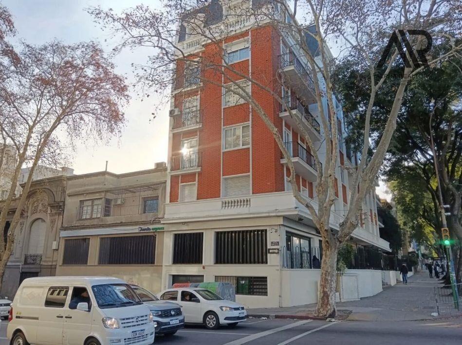 Alquiler de Local Comercial con Oficinas sobre Bulevar A...
