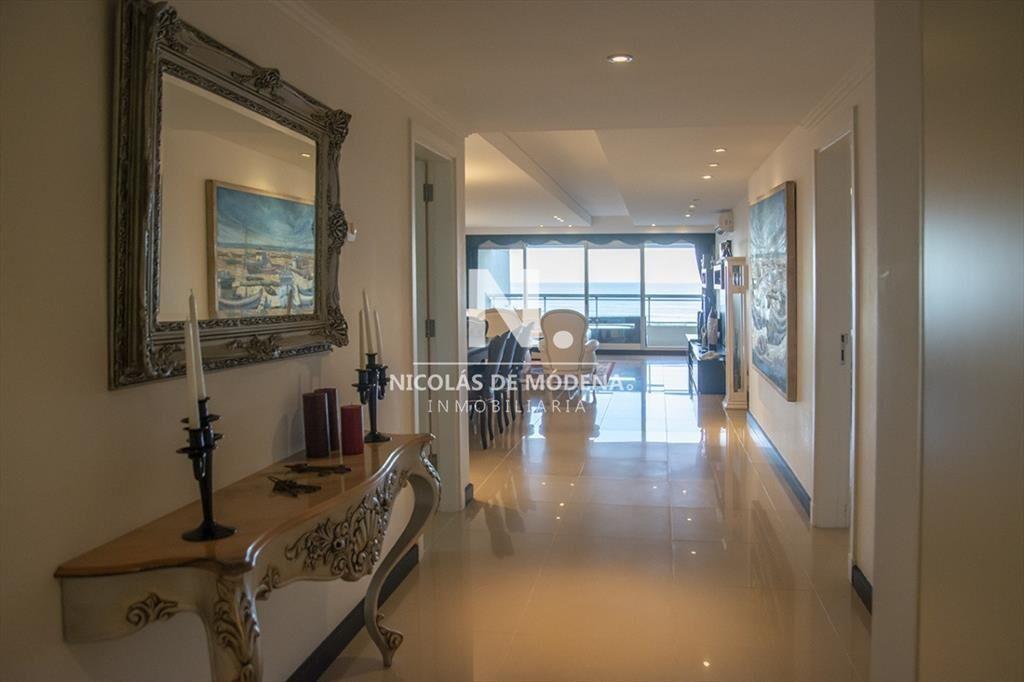 Departamento en venta frente al mar. Torre Lobos,