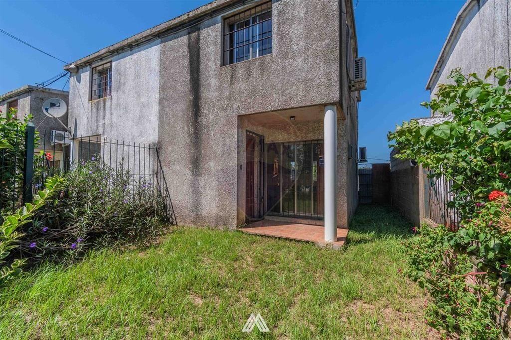 Venta duplex de 2 dormitorios con patio en Pando