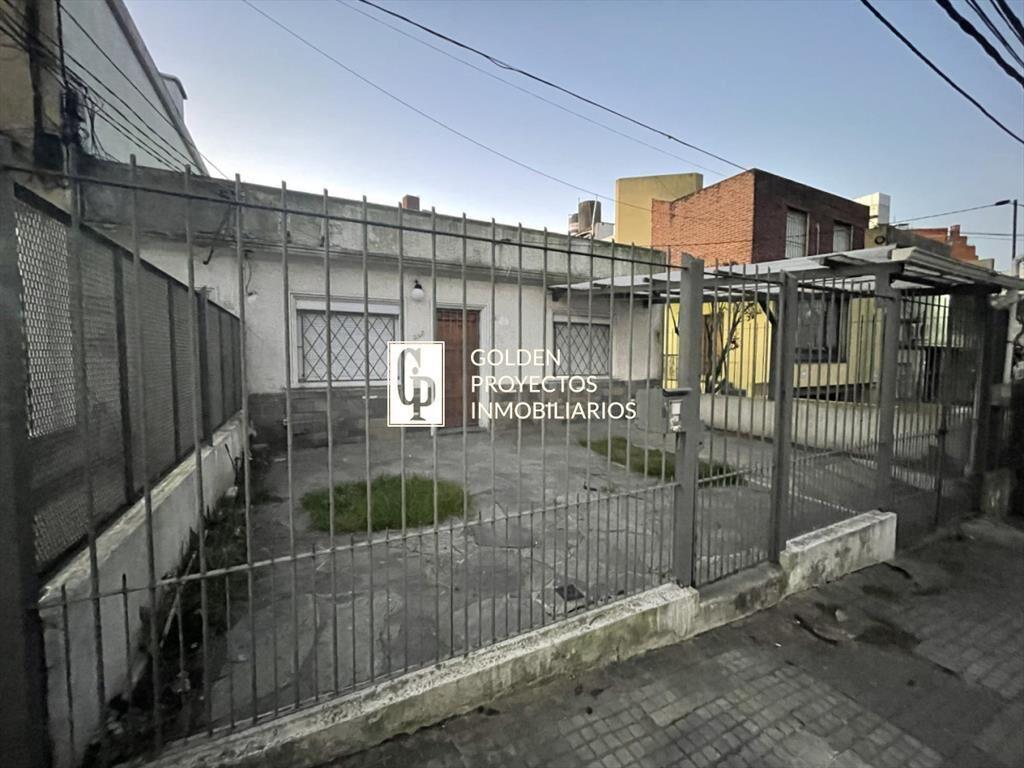 Casa en alquiler dos dormitorios y cochera en buceo