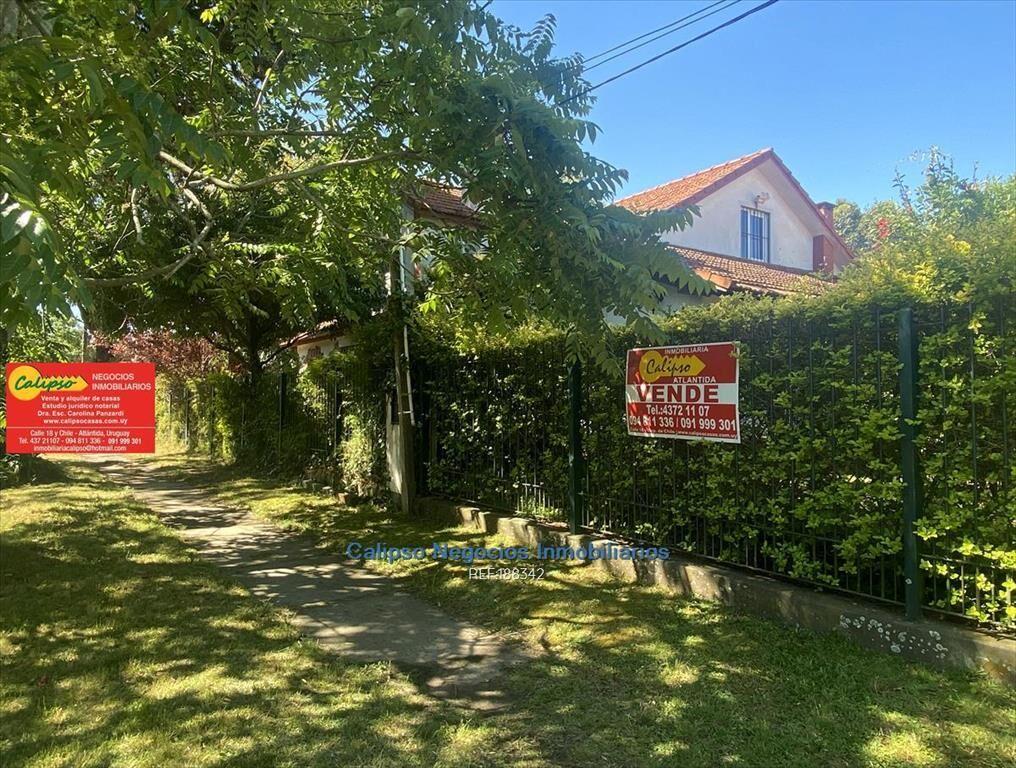 Venta de Majestuosa Casa en Atlantida - 5 dorm.- 3 baños