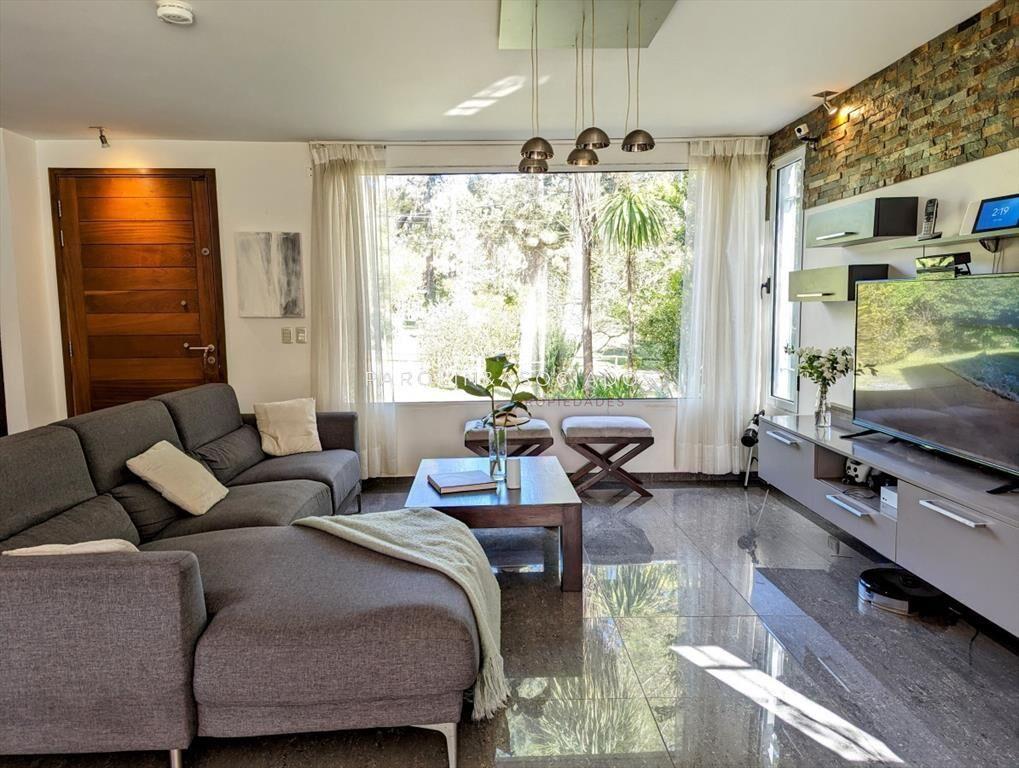 Hermosa casa en venta de 4 dormitorios en Punta