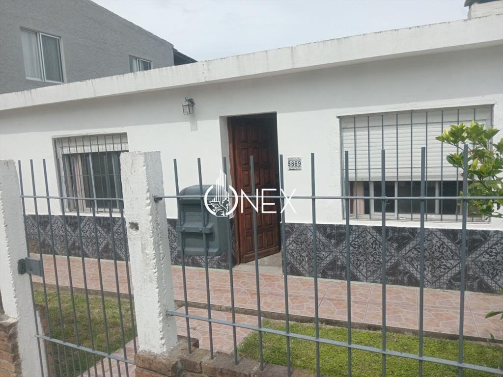 Se vende casa en Barrio Villa SarandÃ