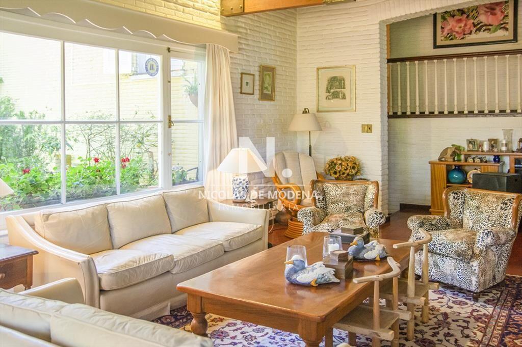VENDE CASA DE 3 DORMITORIOS EN PLAYA MANSA, CON