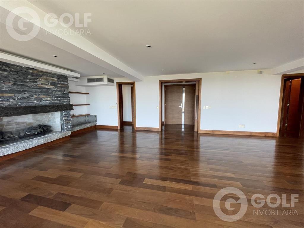 Venta o Alquiler de apartamento triplex de 5 dormitorios en