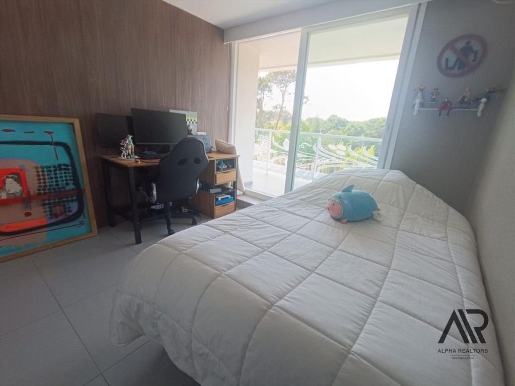 Apartamento De Tres Dormitorios Mas Dependencia En Venta...