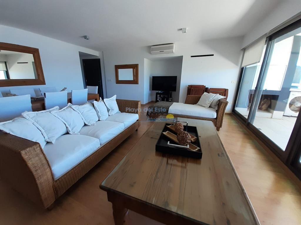 Apartamento de 2 dormitorios en Punta del este ,
