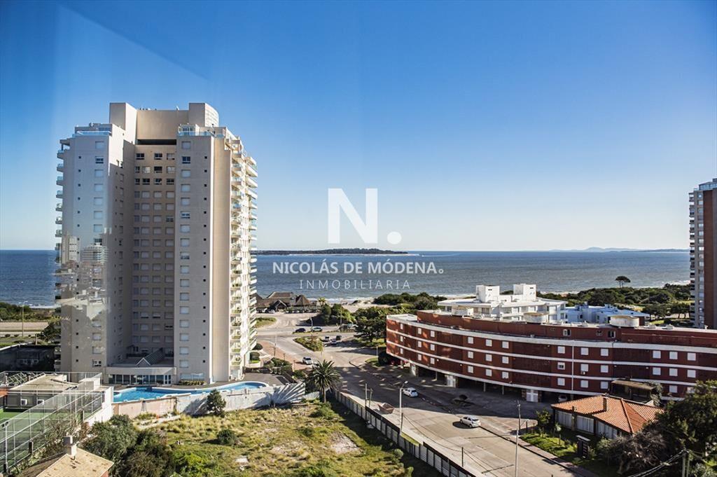 Vende apartamento de 3 dormitorios en Mansa Punta