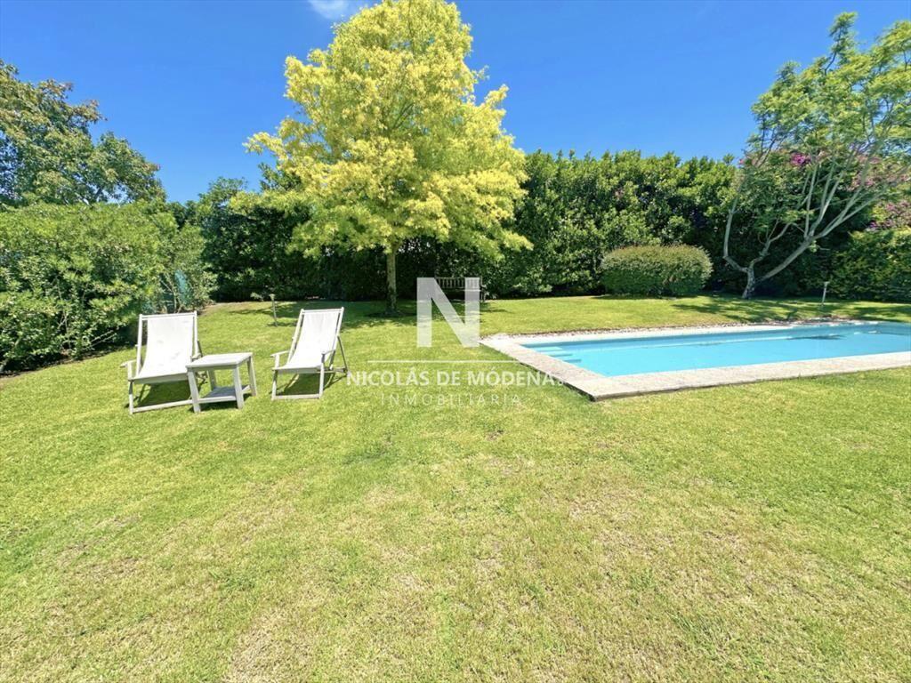 Exclusivo barrio privado, 3 suites + servicio completo, pil