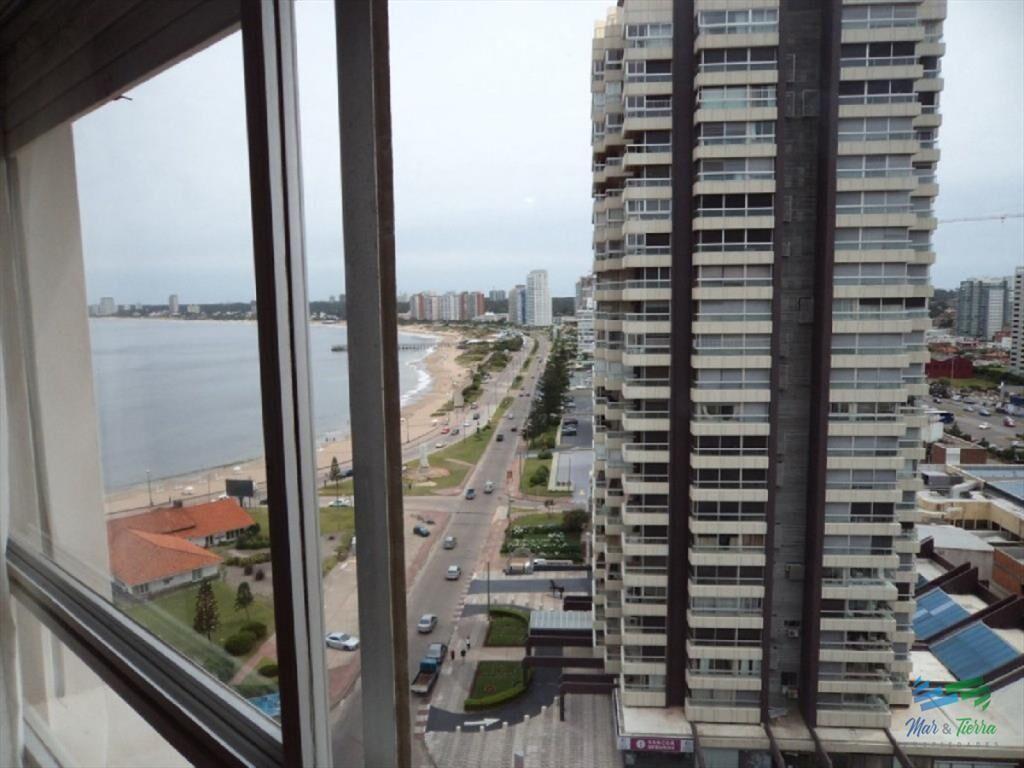 Apartamento con vista espectacular a playa mansa