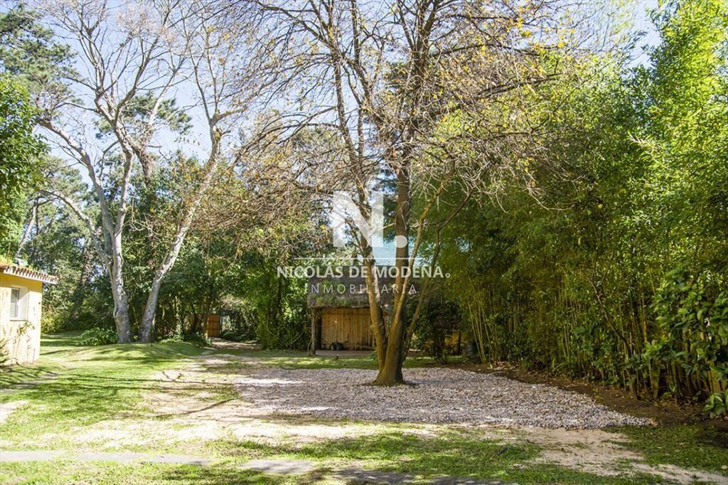 VENDE CASA DE 3 DORMITORIOS EN PLAYA MANSA, CON