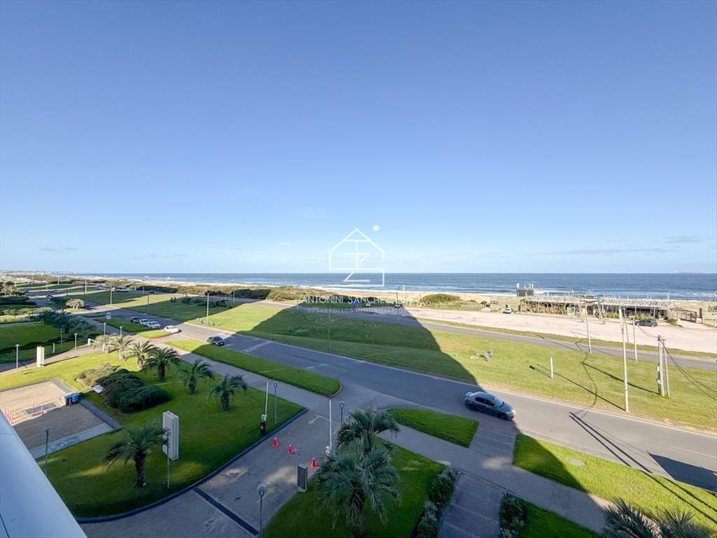 Luminoso y cómodo apartamento en primera linea Playa Brava