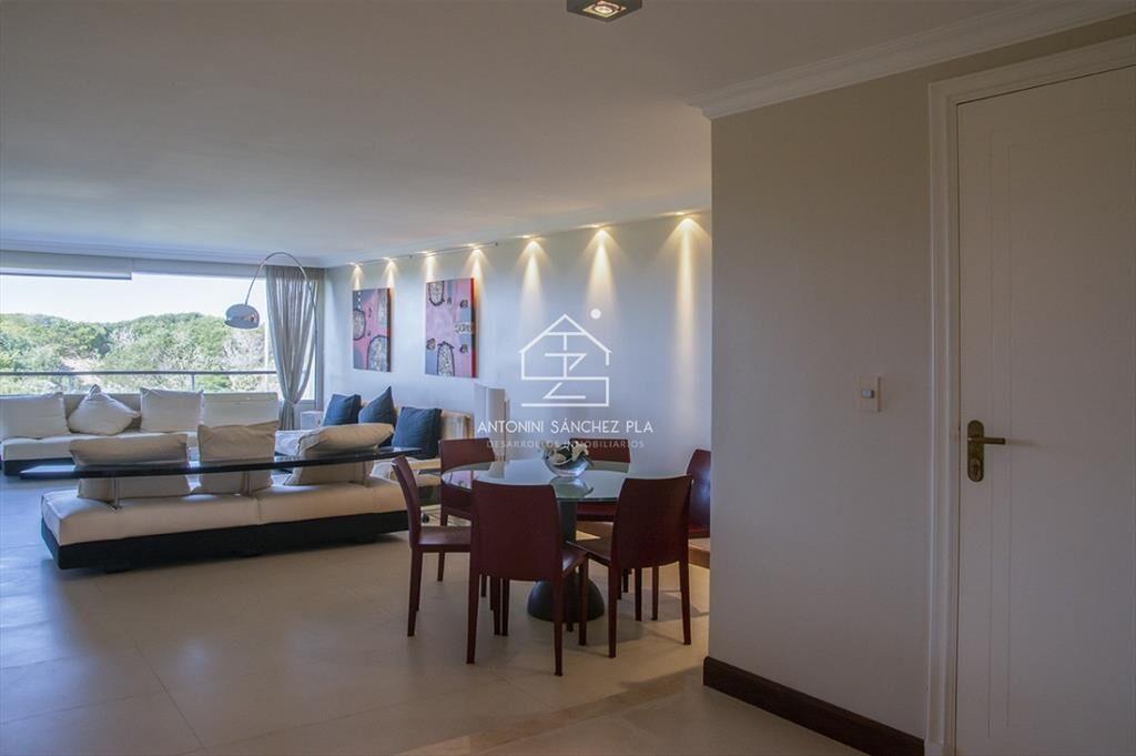 Apartamento de 4 dormitorios en Punta del Este frente al ma