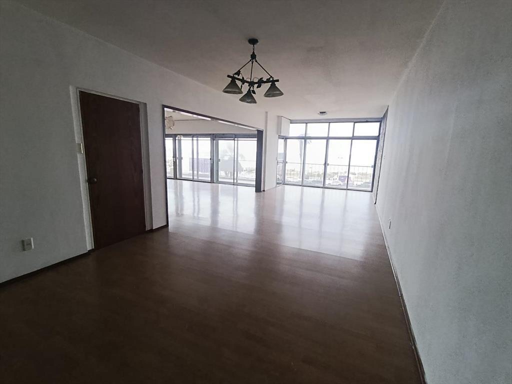Rambla Pocitos, reciclado, 243 m2, 3 dormitorios, servicio