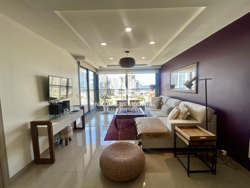 Venta apartamento de 2 dormitorios, 3 baños y en