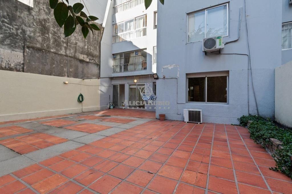 APARTAMENTO EN VENTA CON PATIO 122 MTS DE PARRILLERO. 2...