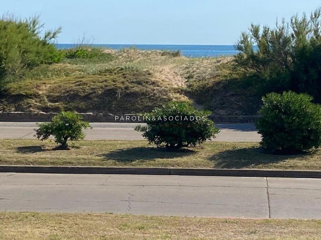 Apartamento en venta de 3 dormitorios en edificio