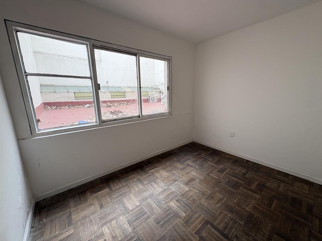 Alquiler - Apartamento al frente con dos dormitorios en el C