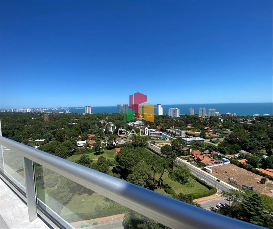 Hermoso Apartamento sobre Roosevelt de 3 y