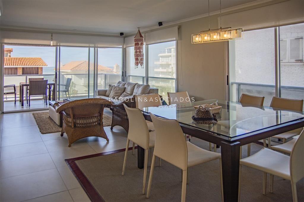 Apartamento de 3 dormitorios con parrillero en en