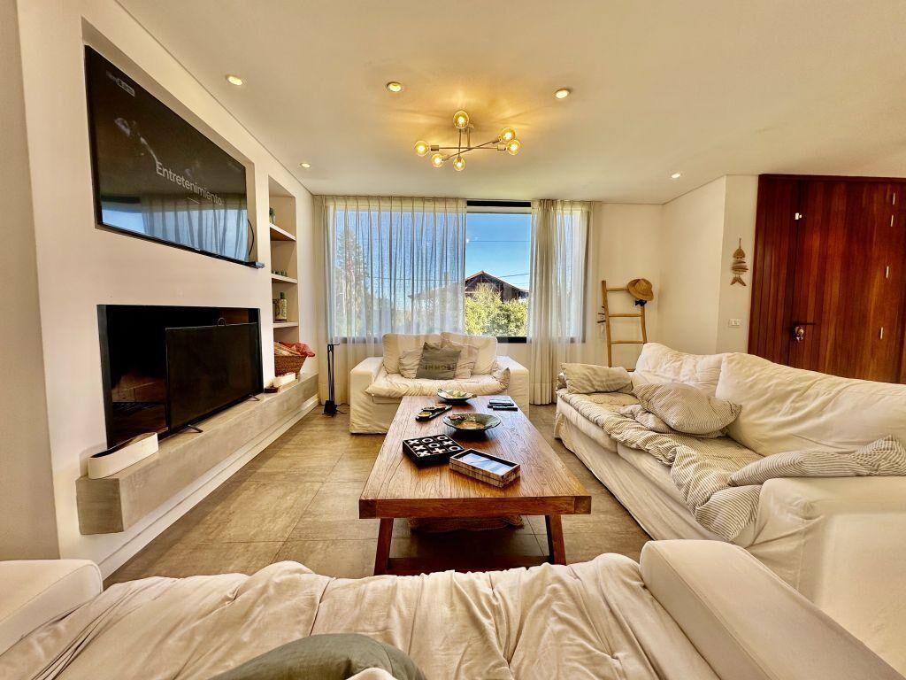 Venta de casa en Manantiales de 4 dormitorios y 3 baños