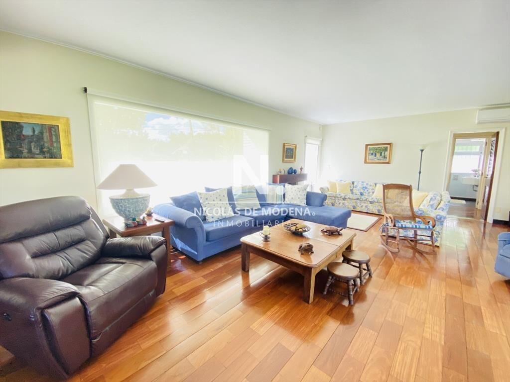 Impecable Residencia en la mansa a pasos del mar