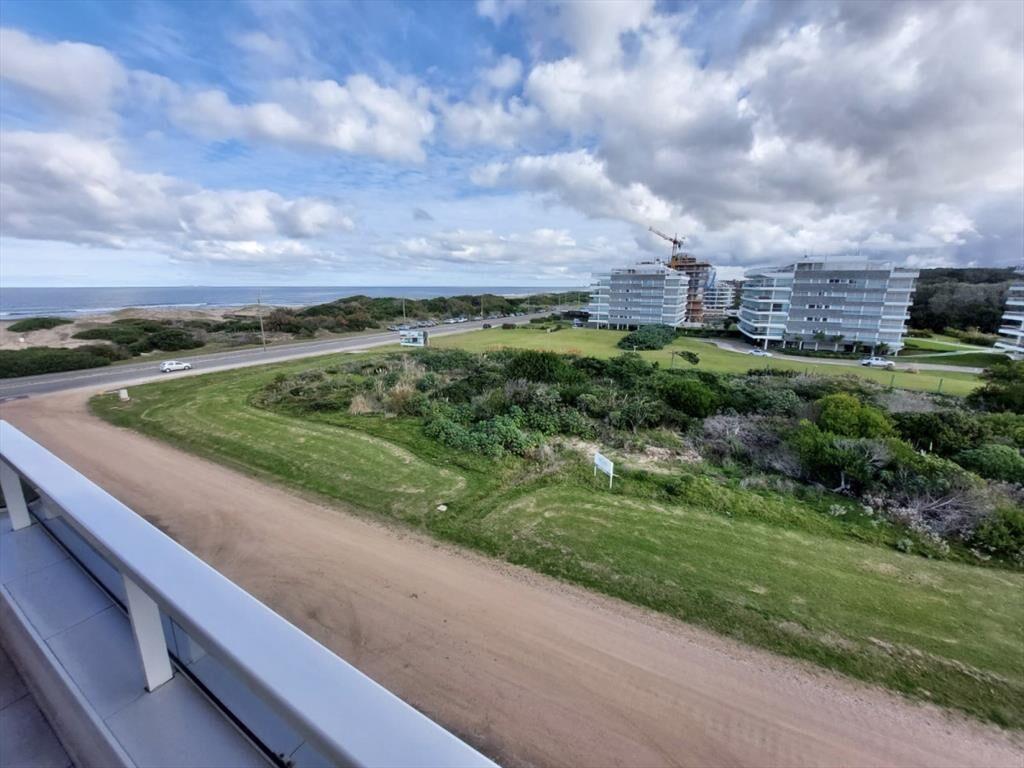 VENTA APARTAMENTO 6 DORMITORIOS - AGUAS AZULES
