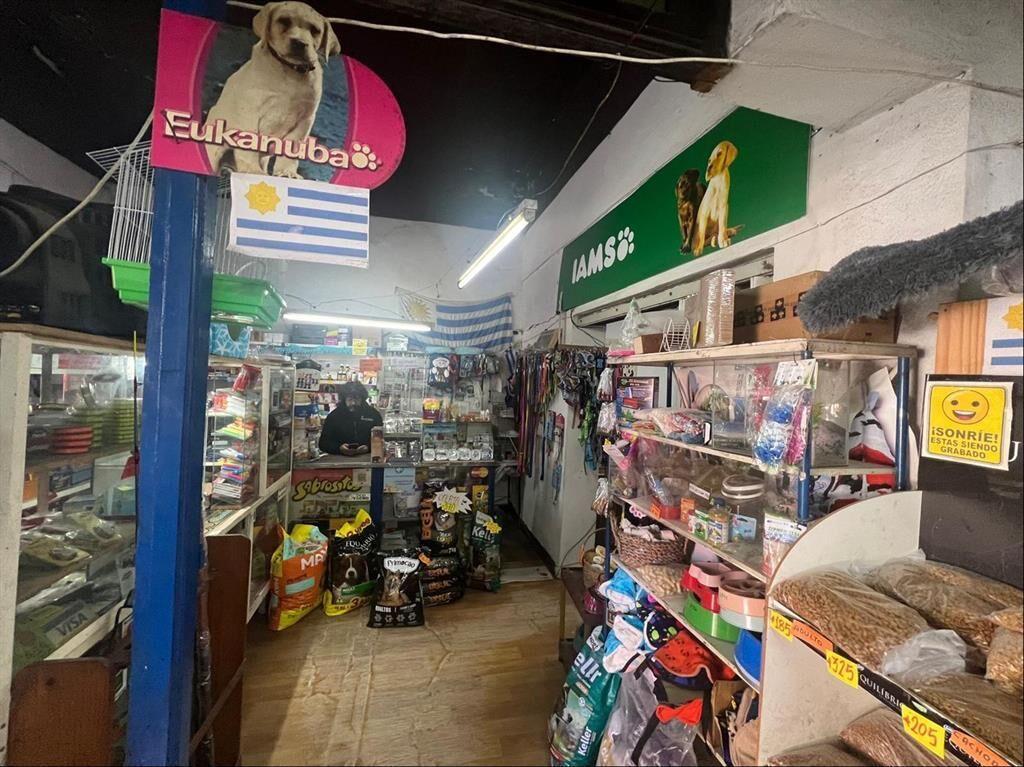 Venta local comercial de 277m2 sobre Gral Flores