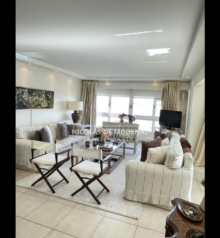 Vende apartamento de 3 dormitorios en Mansa, con
