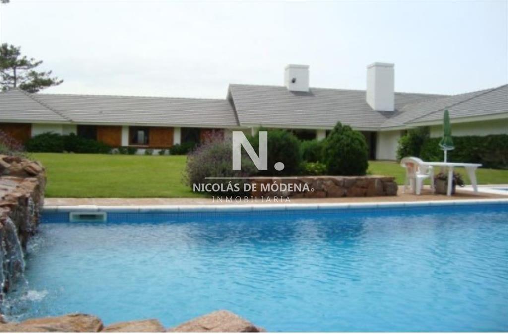 Hermosa casa en venta zona del Golf.