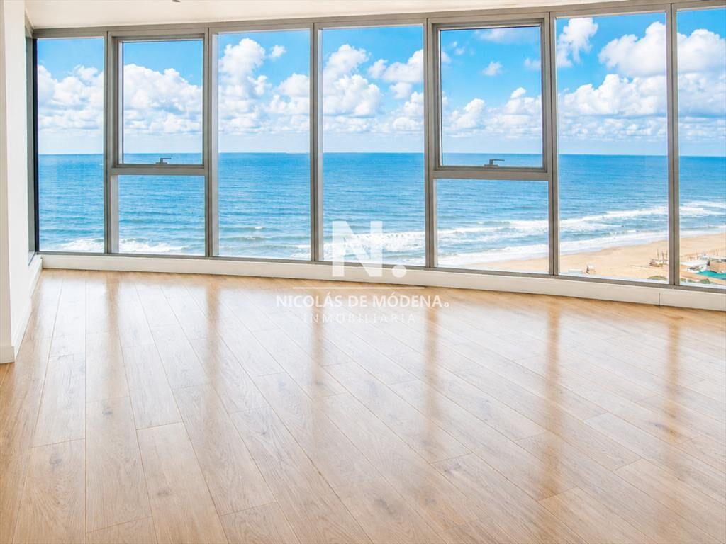 Apartamento de 4 dormitorios en venta en Trump