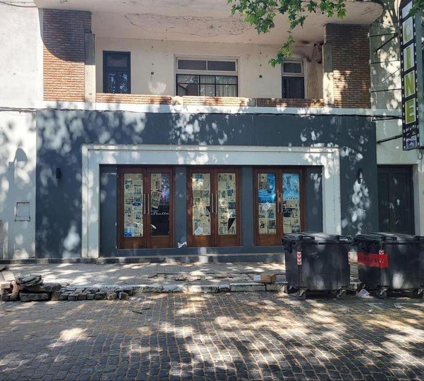 VENTA DE LOCAL DE GRAN METRAJE EN COLONIA DEL SACRAMENTO