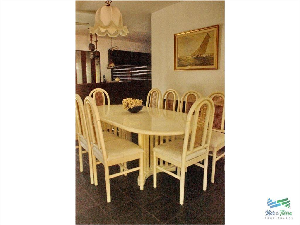 Vendo casa 5 dormitorios con piscina, primeras paradas play