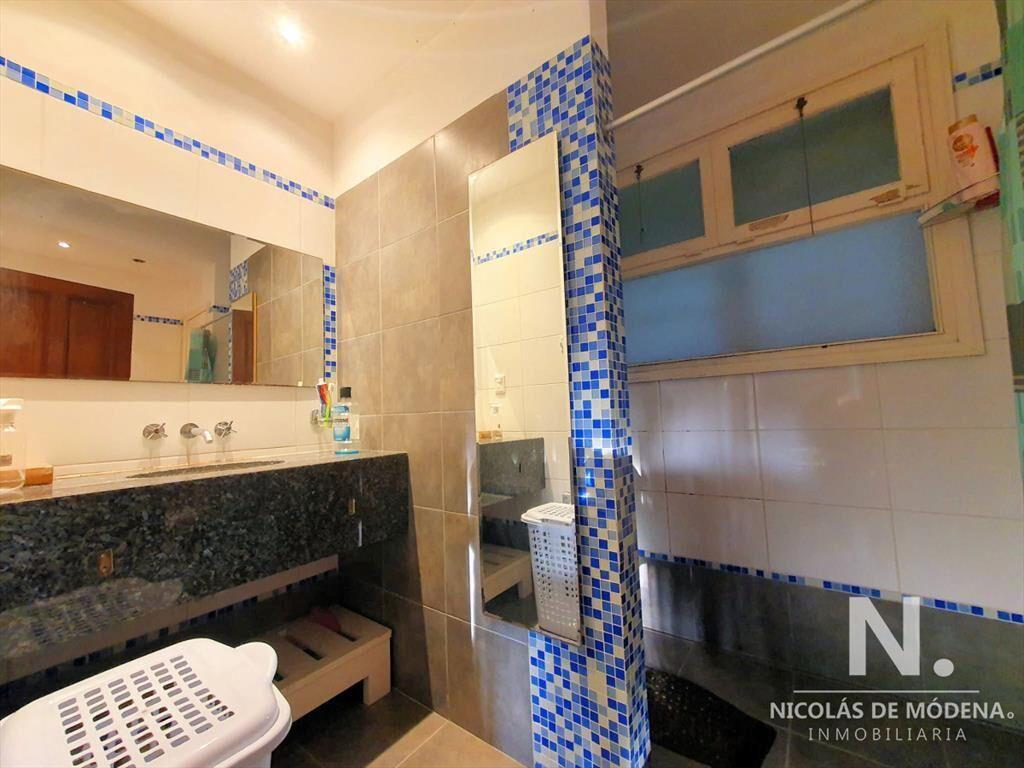 Venta de casa de 4 dormitorios en barrio Cantegril, Punta d