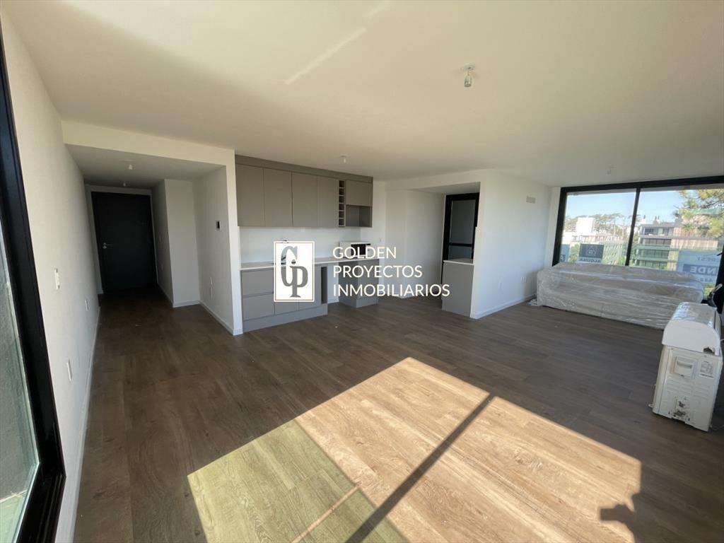 Apartamento en venta tres dormitorios y balcon en