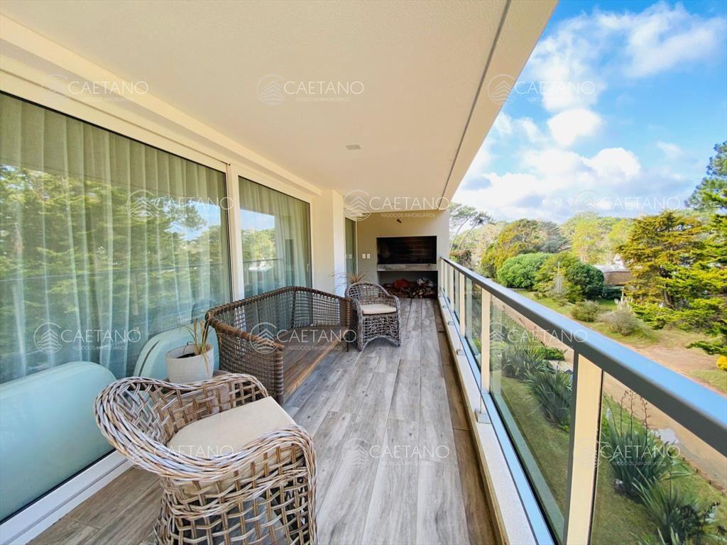 Apartamento en Venta Tres Suites y Dependencia