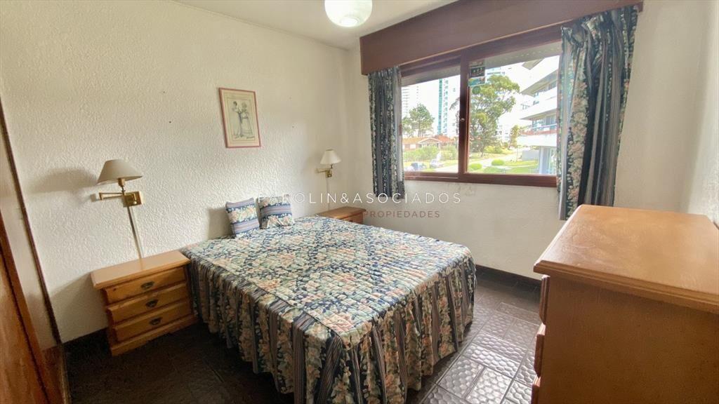 Apartamento en venta a una cuadra del Mar y con Parrillero