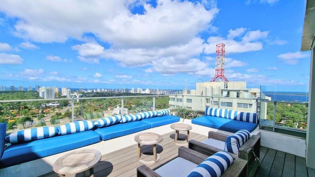 VENTA APARTAMENTO 4 DORMITORIOS PUNTA DEL ESTE