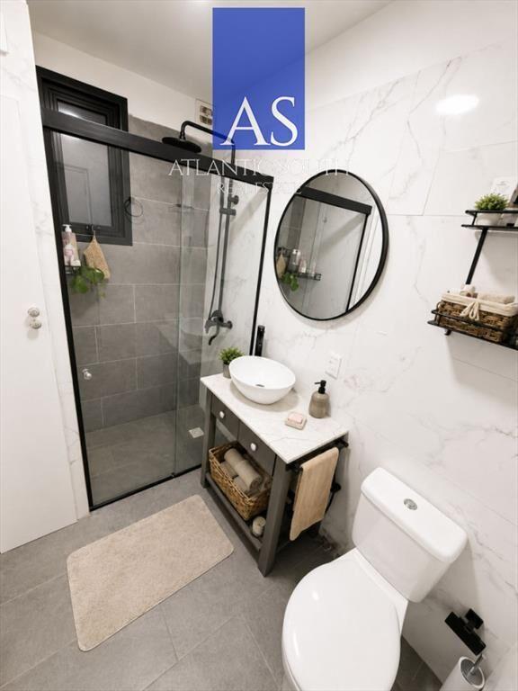 Moderna Casa 3 dormitorios con Piscina y Amplio