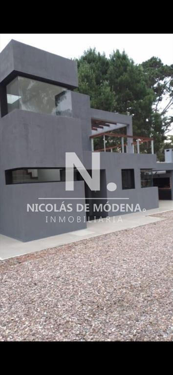 En venta espectacular casa en complejo Solanas 3