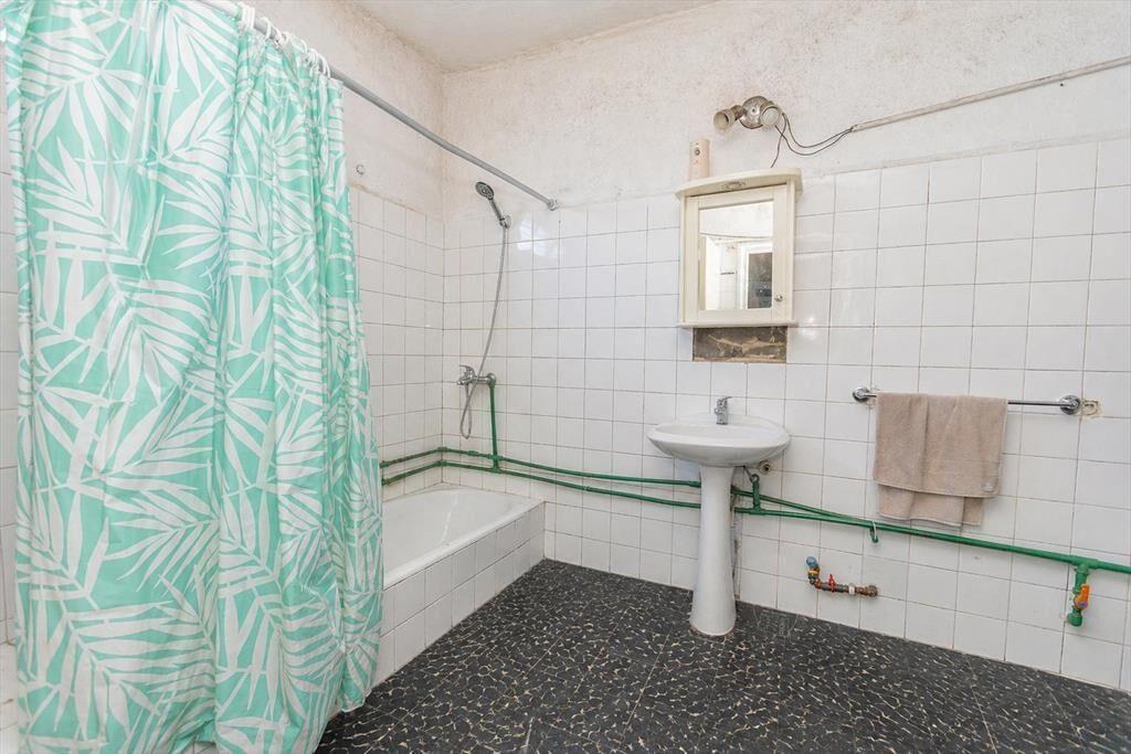 Venta Casa con amplio terreno de 743 m2 frente 21 mts.