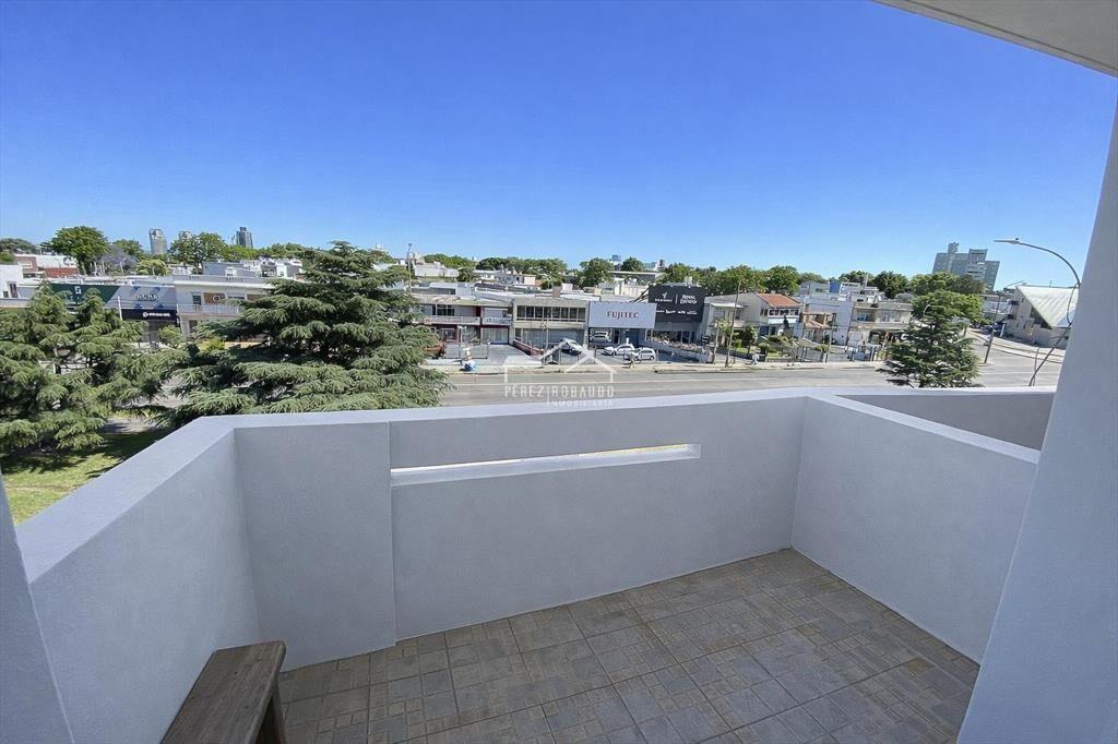 Venta apartamento 1 dormitorio alquilado. Malvín sobre Av.