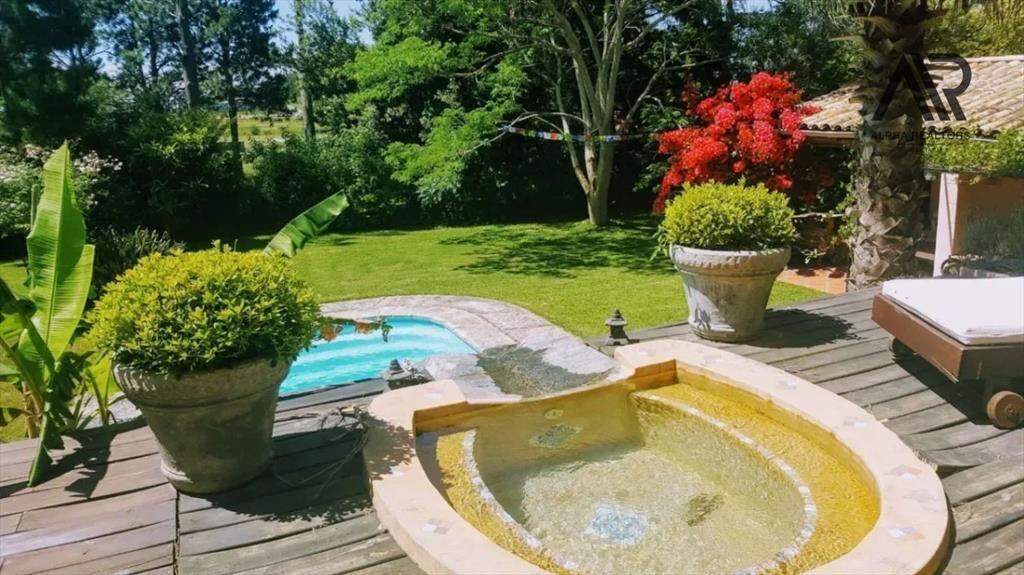 Casa en venta c/ cochera en Jardines de Córdoba