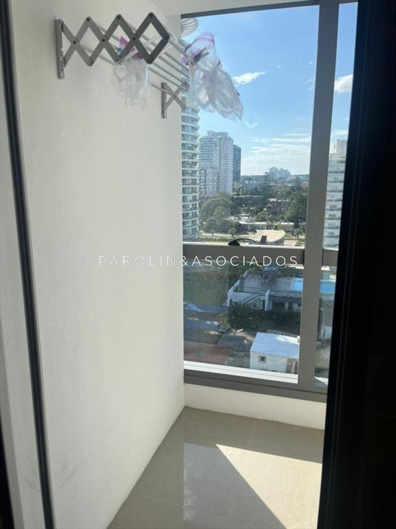 Luminoso apartamento en venta con vista al mar en