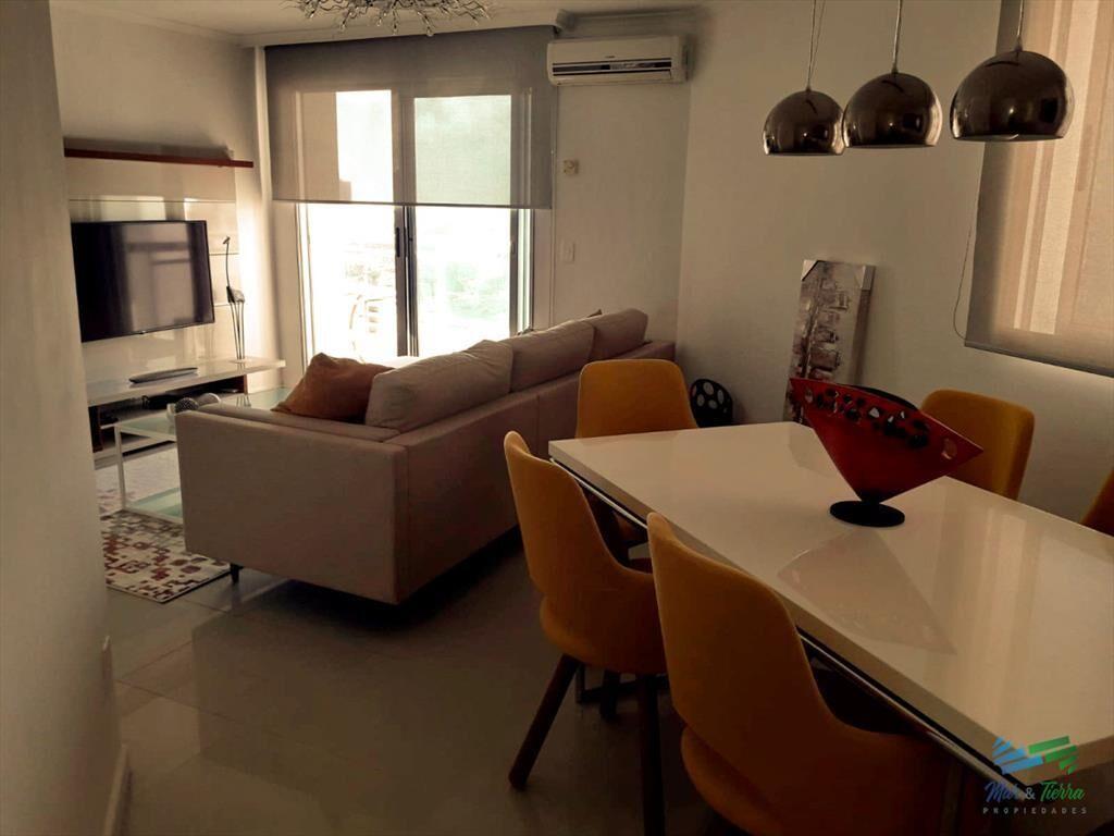 Apartamento en Roosevelt, 2 dormitorios, edificio
