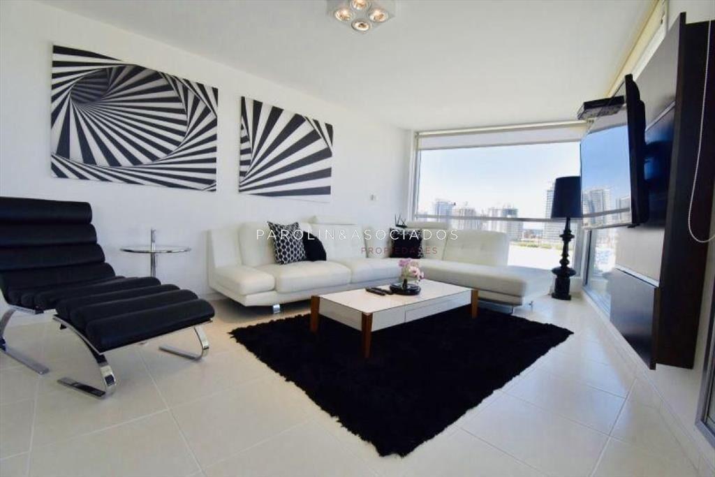 Apartamento de 3 dormitorios en venta en Season Tower, Punt
